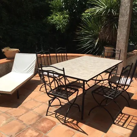 Louise-rose Bed and Breakfast 4*
