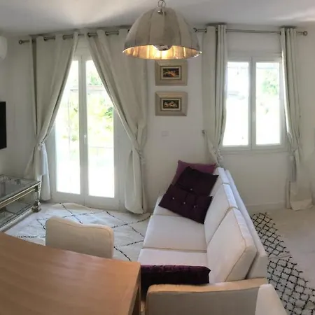 Louise-rose Bed and Breakfast 4*
