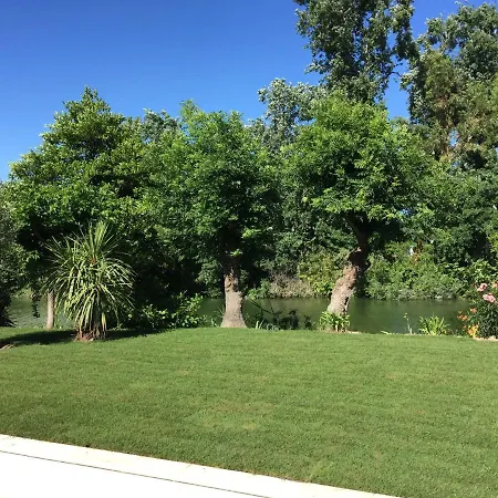 Louise-rose Bed and Breakfast 4*
