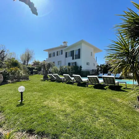 Bed and Breakfast Louise-rose 4*