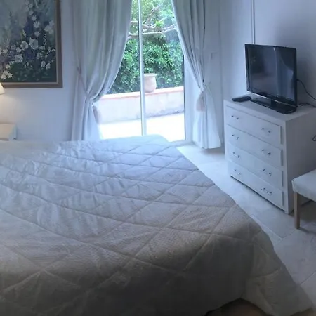 Bed and Breakfast Louise-rose 4*