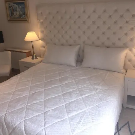 Bed and Breakfast Louise-rose 4*