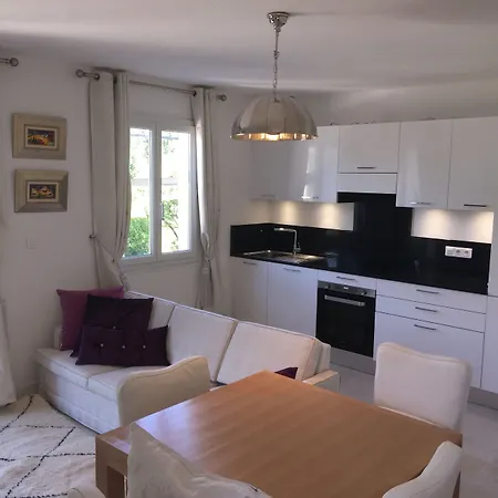 Bed and Breakfast Louise-rose 4*