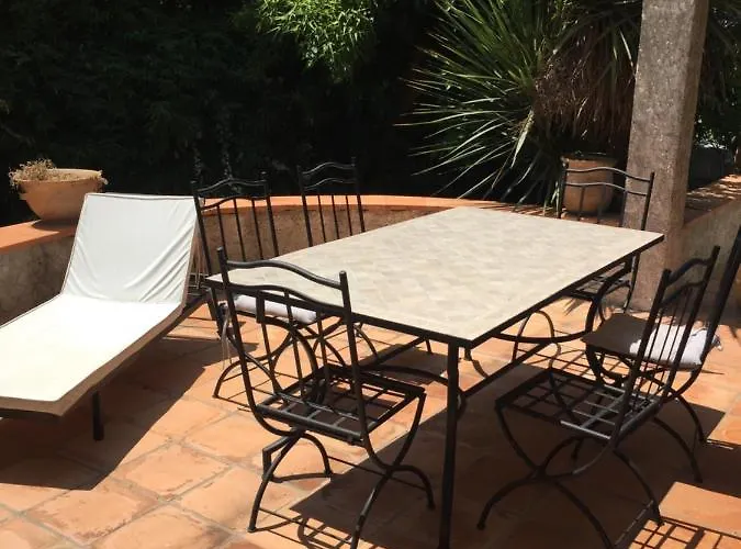 Louise-rose Bed and Breakfast 4*