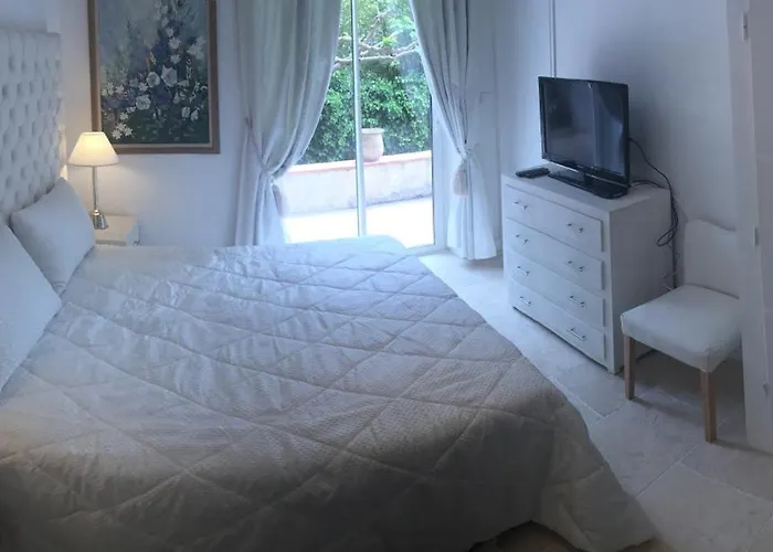Bed and Breakfast Louise-rose 4*