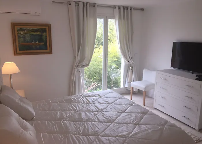 Louise-rose Bed and Breakfast